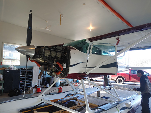 hydravion dans le hangar chez AIR MECANIC